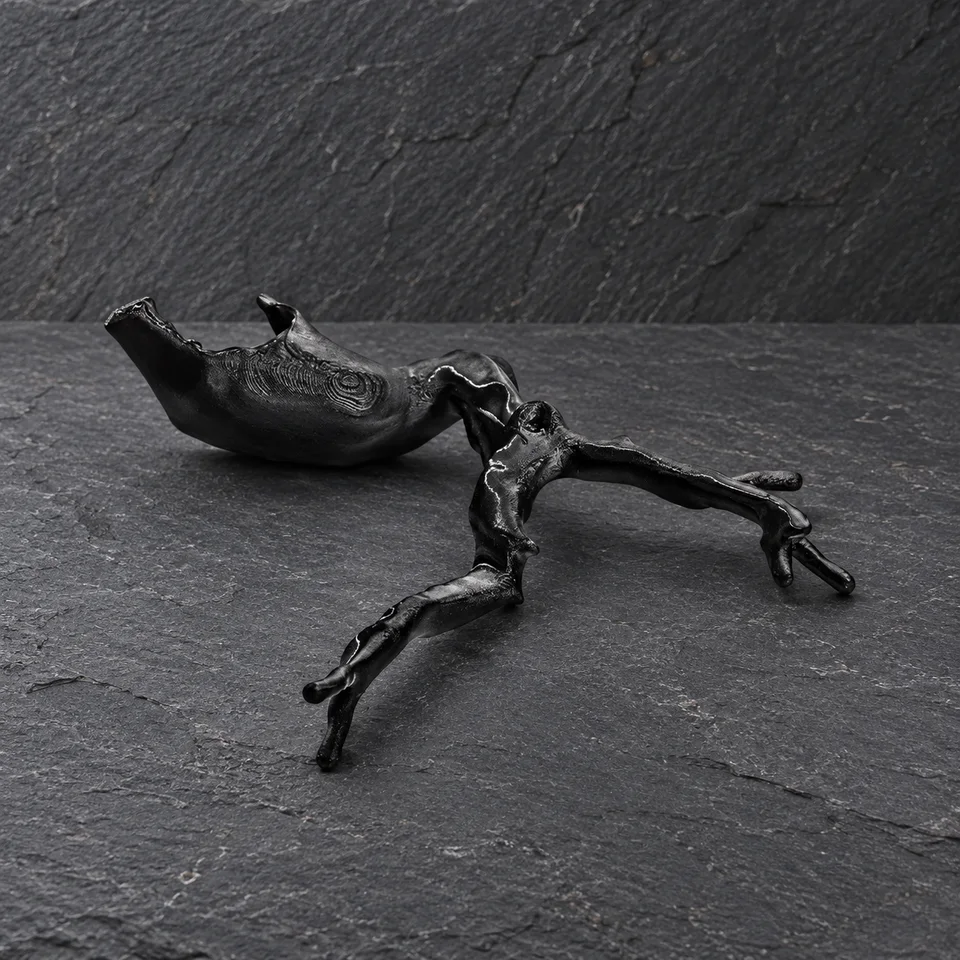 Deadwood, Glass-mounted climbing branch
